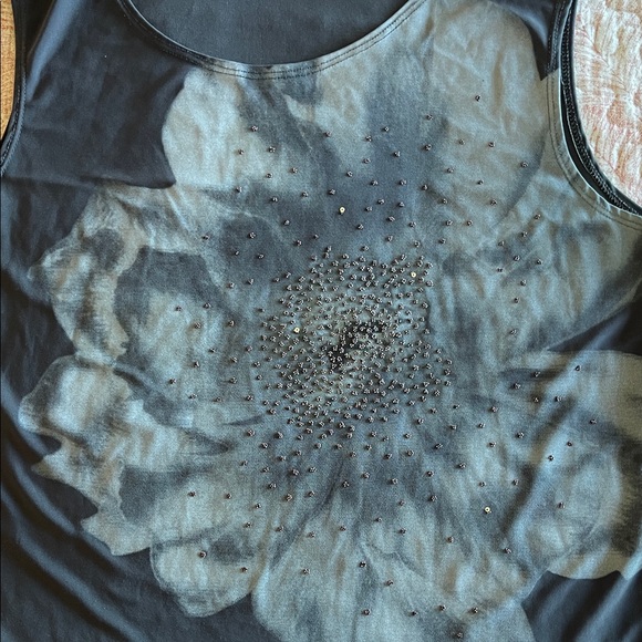 Elegant Black and Gray Floral Tank Top - Picture 6 of 6